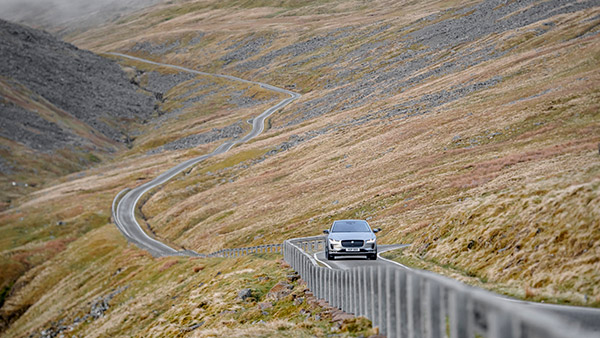 ஜாகுவார் நிறுவனத்திற்கு இதனால் பெருமை!! இங்கிலாந்தில் புதிய சாதனையை படைத்த ஐ-பேஸ்!