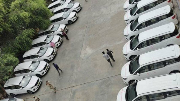 முதலமைச்சரின் தாராள மனசு... அரசு அதிகாரிகளுக்கு 32 சொகுசு கார்கள்... விலை எவ்ளோனு தெரிஞ்சா கோவப்படுவீங்க...