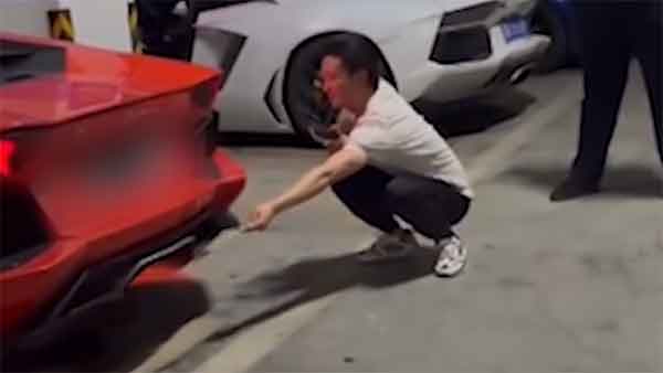 கபாப் செய்ய-போயி விலையுயர்ந்த சூப்பர் காரை பறிகொடுத்த சீனர்... இது தேவையா... விழுந்து விழுந்து சிரித்த நண்பர்கள்!!