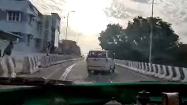 ஓவர்டேக் செய்யபோய் தலை குப்புற கவிழ்ந்த கார்... இந்த வீடியோ பாத்தீங்க இனி ஓவர்டேக் செய்யறதையே மறந்துடுவீங்க!! ஓவர்டேக் செய்யபோய் தலை குப்புற கவிழ்ந்த கார்... இந்த வீடியோ பாத்தீங்க இனி ஓவர்டேக் செய்யறதையே மறந்துடுவீங்க!!