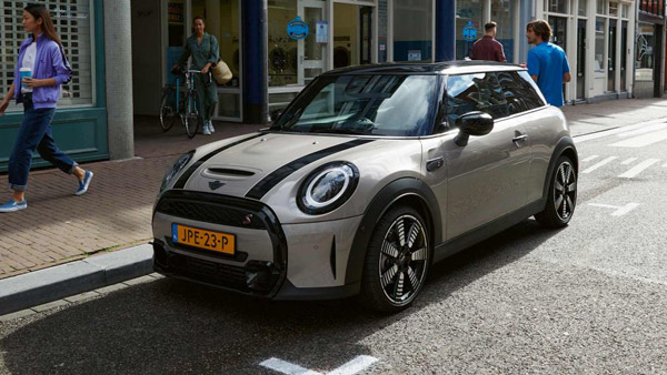  மேம்படுத்தப்பட்ட அம்சங்களுடன் 3 புதிய மினி கார்கள் விற்பனைக்கு அறிமுகம்... முழு விபரம்!