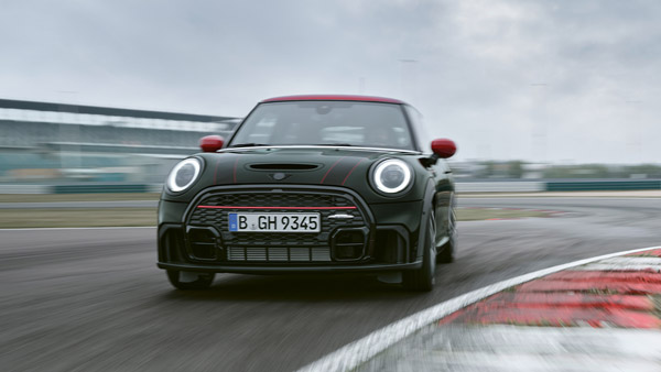  மேம்படுத்தப்பட்ட அம்சங்களுடன் 3 புதிய மினி கார்கள் விற்பனைக்கு அறிமுகம்... முழு விபரம்!