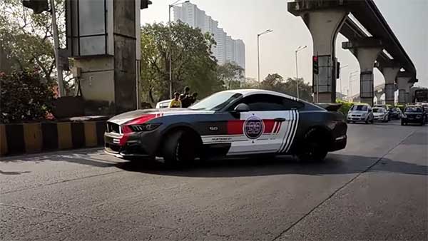 ஜஸ்ட் மிஸ்... லைட்டா அசந்திருந்தா பல கோடி ரூபாய் கார் காலியாயிருக்கும்... சாகசத்தின்போது தப்பிய மஸ்டாங் கார்!!