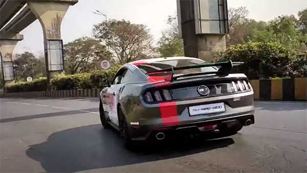 ஜஸ்ட் மிஸ்... லைட்டா அசந்திருந்தா பல கோடி ரூபாய் கார் காலியாயிருக்கும்... சாகசத்தின்போது தப்பிய மஸ்டாங் கார்!!