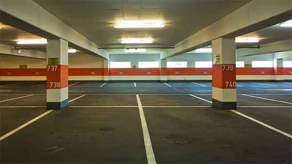 தம்மாதுண்டு இடம்... காரை சும்மா நிறுத்தி வைப்பதற்கு 10 கோடி ரூபாய் செலவு... காரணம் தெரிந்தால் ஆடிப்போயிருவீங்க