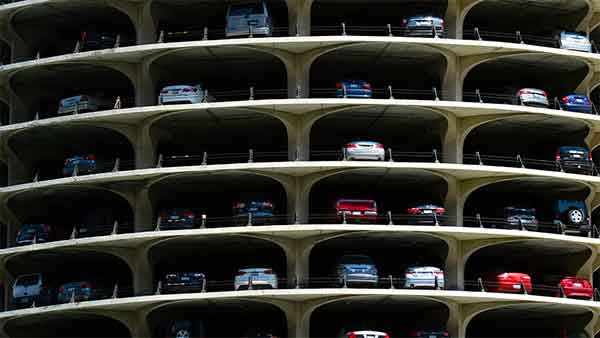 தம்மாதுண்டு இடம்... காரை சும்மா நிறுத்தி வைப்பதற்கு 10 கோடி ரூபாய் செலவு... காரணம் தெரிந்தால் ஆடிப்போயிருவீங்க