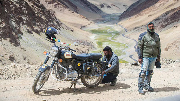 ராயல் என்பீல்டின் புதிய 'சர்வீஸ் கேர் 24' அறிமுகம்! முதல் ஜெனரல் சர்வீஸ் இலவசமாம்!!