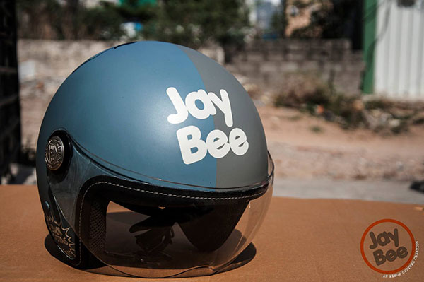 ஜானி பிராவோ கார்டூன் ஸ்டிக்கருடன் ராயல் என்பீல்டு தண்டர்பேர்டு பைக்!! ஹைதராபாத்தை சேர்ந்தது!