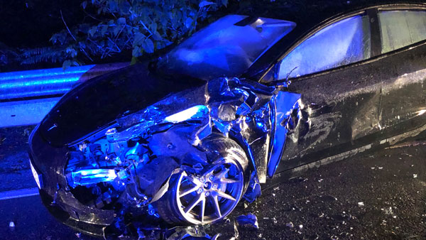 கர்ப்பிணி பெண், சிறுவன் பாதுகாப்பாக இருக்க இந்த கார்தான் காரணம்! டெஸ்லா எலெக்ட்ரிக் கார் பயனர் நெகிழ்ச்சி!