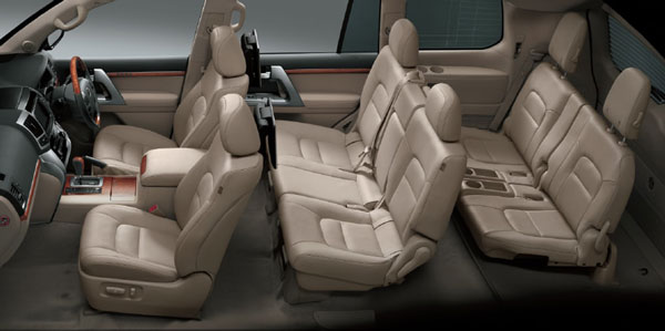 இப்போ தானே அறிமுகமாச்சு... அதற்குள் புதிய டொயோட்டா லேண்ட் க்ரூஸரை வாங்கிய துபாய் போலீஸார்!!