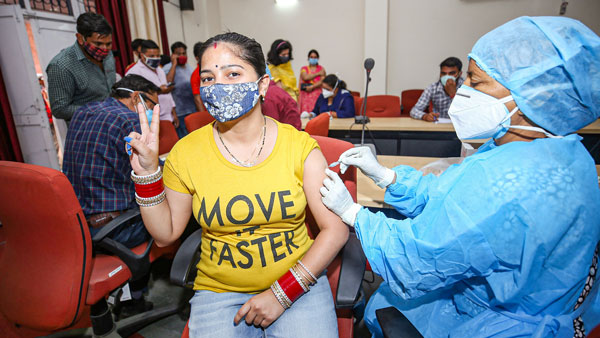 எல்லாருக்கும் ஒரு லிட்டர் பெட்ரோல் இலவசம்... வெளியானது அதிரடி அறிவிப்பு... உற்சாகத்தில் பொதுமக்கள்...