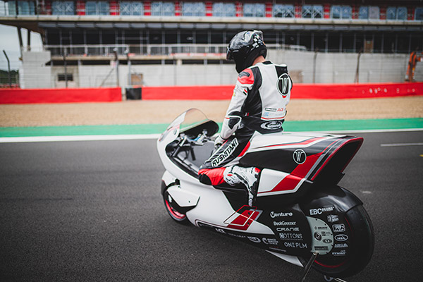 மணிக்கு 400கிமீ வேகத்தில் இயங்க வேண்டும்!! அதிவேக சாதனையை முறியடிக்க உருவாக்கப்படும் எலக்ட்ரிக் பைக்!