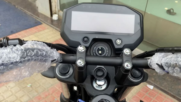 ஷோரூம்களை வந்தடைந்த புதிய யமஹா எஃப்.இசட்-எக்ஸ்!! டெலிவிரி விரைவில் துவங்குகிறது!