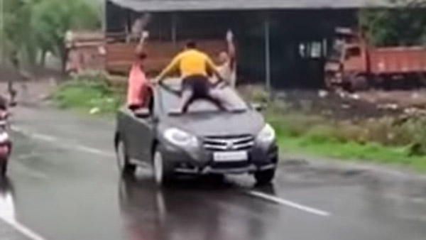 காரின்மீது படுத்து சென்ற இளைஞர்கள்... தேடும் காவல்துறை... இப்படி பண்ணாதீங்கனு சொன்ன எங்க கேக்குறாங்க...