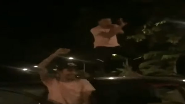 ஆள் இல்லை என்பதற்காக பொது இடத்தில் இப்படியா நடந்து கொள்வது? இளைஞர்கள் செய்த காரியத்தின் அதிர்ச்சி வீடியோ