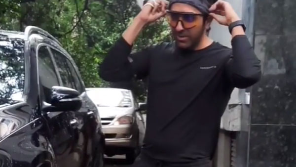 அட இவரும் வாங்கிட்டாரா? உச்சபட்ச விலை கொண்ட சொகுசு காரை போட்டி போட்டு வாங்கும் பாலிவுட் நடிகர்கள்!