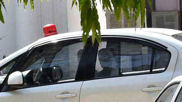 பிரதமருக்கு கூட இல்லாத அதிகாரத்தை பயன்படுத்தி பந்தா காட்டிய அரசு அதிகாரிகள்... சூப்பர் ஆக்ஸன் எடுத்த போலீஸ்!