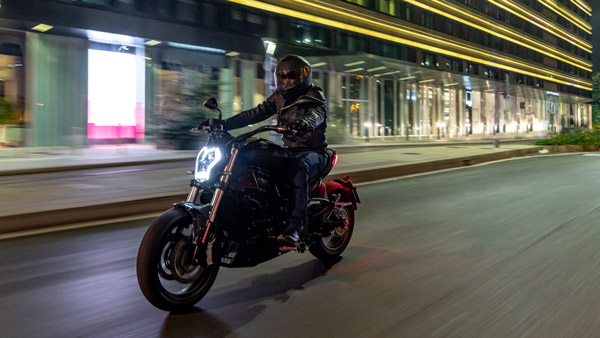 உண்மையிலேயே கவாஸாகி வல்கேன் எஸ் பைக்கிற்கு செம்ம போட்டிதான்! 1லட்ச ரூபா குறைவான விலையில் பெனெல்லி 502சி அறிமுகம்!