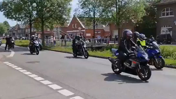 30 பேரை மட்டுமே எதிர்பார்த்த நிலையில் 15,000 பேர் திரண்டனர்! 6 வயது சிறுவனுக்காக கண் கலங்க வைத்த பைக் ரைடர்கள்