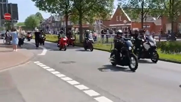 30 பேரை மட்டுமே எதிர்பார்த்த நிலையில் 15,000 பேர் திரண்டனர்! 6 வயது சிறுவனுக்காக கண் கலங்க வைத்த பைக் ரைடர்கள்