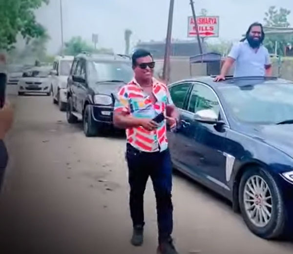 ஜெயில்ல இருந்து ரிலீஸ் ஆயிட்டாராம்... ஜாகுவார் காரில் கெத்து காட்டிய நபர்! அடுத்து என்ன நடந்துச்சு தெரிஞ்சா செம்மையா சிரிப்பீங்க!