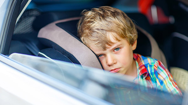 காரில் புக் படித்தால் ஒடம்பு சரியில்லாம போகும்... ஏன் தெரியுமா? இந்த விஷயத்தை உங்ககிட்ட யாரும் சொல்ல மாட்டாங்க