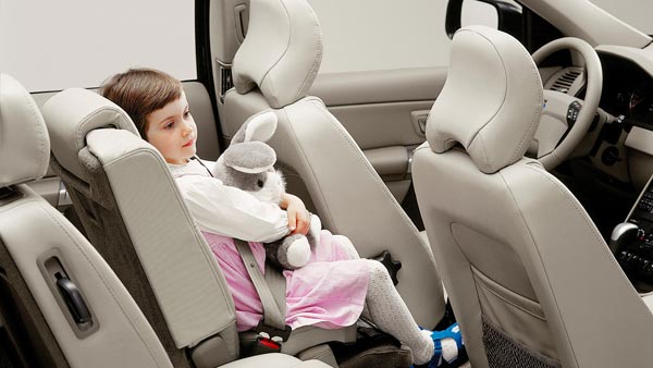 காரில் புக் படித்தால் ஒடம்பு சரியில்லாம போகும்... ஏன் தெரியுமா? இந்த விஷயத்தை உங்ககிட்ட யாரும் சொல்ல மாட்டாங்க