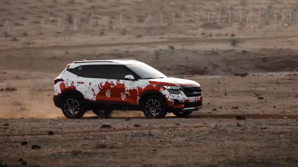 பேய் படத்திற்காக புதிய கெட்டப்பை பெற்ற கியா செல்டோஸ் கார்!! 1000 காருக்கு மத்தியில் நின்றாலும் தனியா தெரியும்