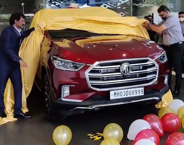 பிறந்த நாளை முன்னிட்டு புத்தம் புதிய காரை வாங்கிய ஹாக்கி ஸ்டார் தன்ராஜ் பிள்ளை... விலை எவ்ளோனு தெரியுமா?