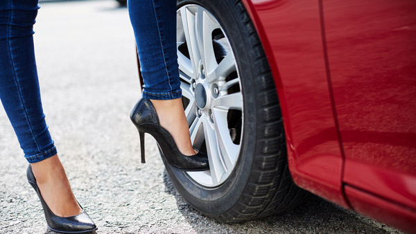 நீண்ட தூர பயணத்தின்போது இறுக்கமாக ஜீன்ஸ் அணிய கூடாது... ரொம்ப ஆபத்தானதாம்! எப்படி தெரியுமா?