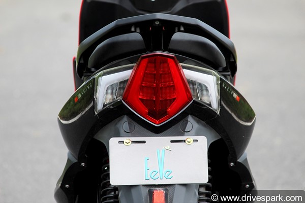 பெட்ரோல் விற்கிற விலைக்கு பேசாம ஒண்ணு வாங்கீர வேண்டியதுதான்... இவி ஏட்ரியோ எலெக்ட்ரிக் ஸ்கூட்டர் ரிவியூ!