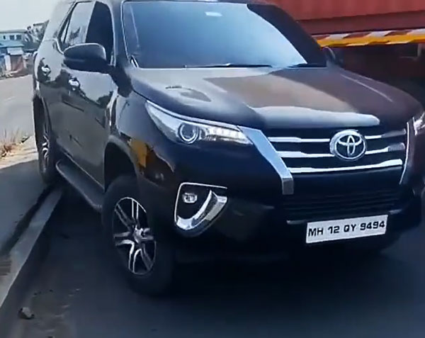 நம்மூர் போக்குவரத்திற்கு ஃபார்ச்சூனர் தான் சரியான கார்!! இதற்கு உதாரணமே இந்த நிகழ்வு!