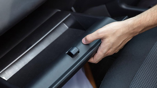 இந்த பெட்டிக்கு 'குளோவ் பாக்ஸ்' என பெயர் வைக்க காரணம் தெரியுமா? பல பேருக்கு இதுகுறித்த தகவல் தெரியாது என்பதே உண்மை!