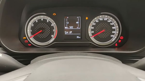 ஹூண்டாய் ஐ20 ஹேட்ச்பேக் காரில் புதிய விலை குறைவான வேரியண்ட்!! என்னென்ன வசதிகள் இருக்காது? முழு விபரம்