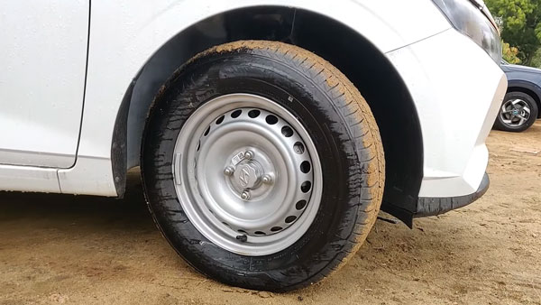 ஹூண்டாய் ஐ20 ஹேட்ச்பேக் காரில் புதிய விலை குறைவான வேரியண்ட்!! என்னென்ன வசதிகள் இருக்காது? முழு விபரம்