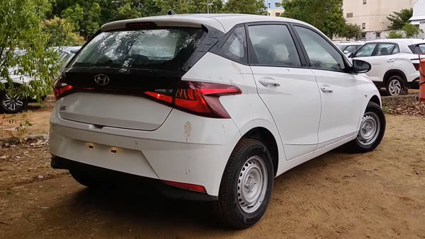 ஹூண்டாய் ஐ20 ஹேட்ச்பேக் காரில் புதிய விலை குறைவான வேரியண்ட்!! என்னென்ன வசதிகள் இருக்காது? முழு விபரம்