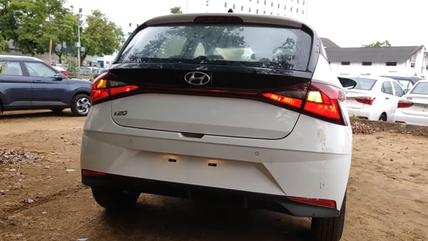 ஹூண்டாய் ஐ20 ஹேட்ச்பேக் காரில் புதிய விலை குறைவான வேரியண்ட்!! என்னென்ன வசதிகள் இருக்காது? முழு விபரம்