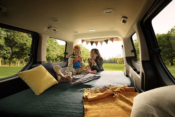 எம்பிவி கார்கள் அழகாக இருக்காது என்று யார் சொன்னது? ஹூண்டாயின் ஸ்டாரியா எம்பிவி!! தாய்லாந்தில் அறிமுகம்