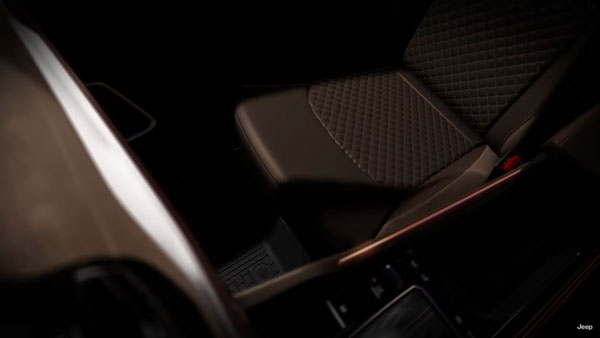 கமெண்டரின் உட்புறம் இப்படிதான் இருக்குமாம்!! புதிய டீசரை வெளியிட்டது ஜீப்!