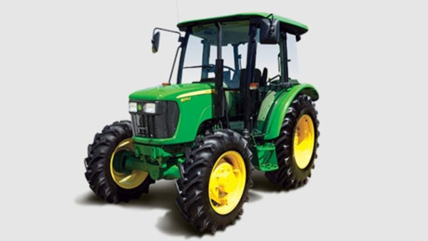 இதுவரைக்கும் கேள்விப்படாத விஷயமா இருக்கே... டிராக்டர் டயருக்கு உள்ளே ஏன் தண்ணீரை நிரப்பி ஓட்றாங்க தெரியுமா?