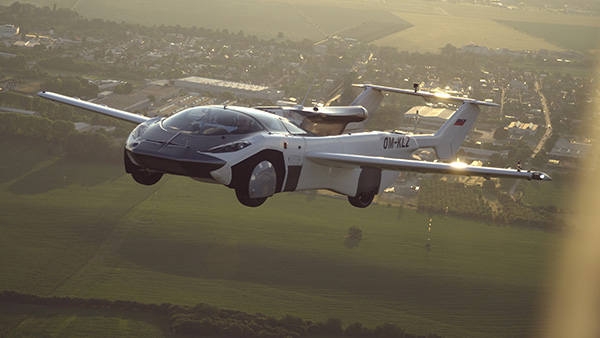 நிஜமாகும் ஹாலிவுட் படங்கள்!! ஐரோப்பாவில் சோதனை செய்யப்பட்ட ‘பறக்கும் கார்’!