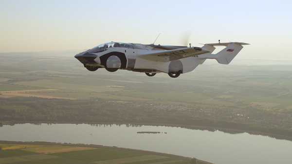 நிஜமாகும் ஹாலிவுட் படங்கள்!! ஐரோப்பாவில் சோதனை செய்யப்பட்ட ‘பறக்கும் கார்’!