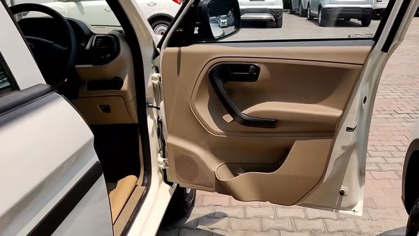 விலை குறைவான மஹிந்திரா பொலிரோ நியோ காரிலேயே இவ்வளவு வசதிகளா!! விவரிக்கும் வீடியோ இதோ!