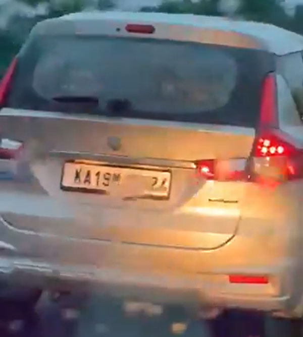 ஆம்புலன்ஸுக்கு வழிவிடாமல் சென்ற கார் ஓட்டுனர்!! வழக்குமேல் வழக்கு போட்டு தூக்கிய போலீஸார்!