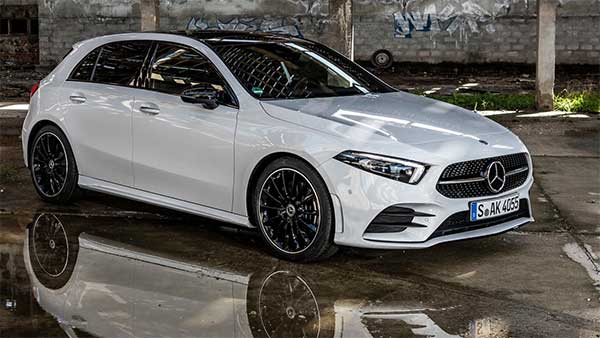 நன்றாக வேலை செய்யும் ஊழியர்களுக்கு மெர்சிடிஸ் பென்ஸ் சொகுசு கார்கள்... எந்த நிறுவனத்தில் தெரியுமா?