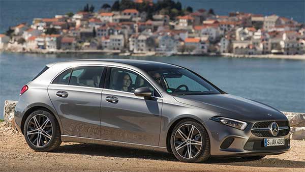 நன்றாக வேலை செய்யும் ஊழியர்களுக்கு மெர்சிடிஸ் பென்ஸ் சொகுசு கார்கள்... எந்த நிறுவனத்தில் தெரியுமா?