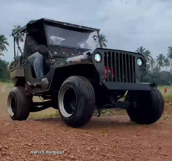 இவ்ளோ குட்டி காரில் இரு எஞ்ஜினை பொருத்திய இளைஞர்... ஒன்னு பல்சரோடையது, இன்னொன்னு எதோடையது தெரிஞ்சா ஆச்சரியப்படுவீங்க!