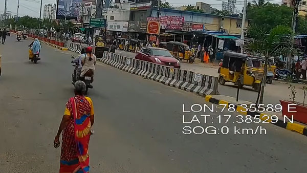 மூதாட்டி மீது ஸ்கூட்டர் மோதல்... திரும்பி கூட பார்க்காமல் சென்ற சிறார்கள்... கடும் நடவடிக்கை எடுத்த போலீஸ்!