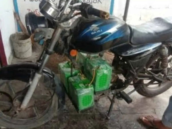 பெட்ரோல் பைக்கை எலெக்ட்ரிக் பைக்காக மாற்றிய மெக்கானிக்... எவ்ளோ செலவு ஆச்சுனு தெரிஞ்சா நீங்களும் மாத்தீருவீங்க