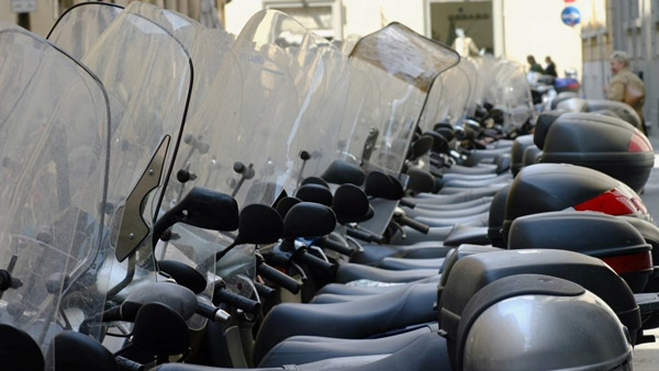 பெட்ரோல் அடிக்க முடியல... உங்க பைக்ல இது இருந்தா மைலேஜ் நல்லா கிடைக்கும்... இவ்ளோ நாளா தெரியாம போச்சே!